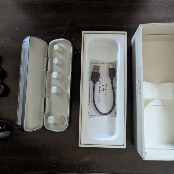 Tap Strap 2 keyboard with 1 broken ring working Size small - Picture 4 of 16